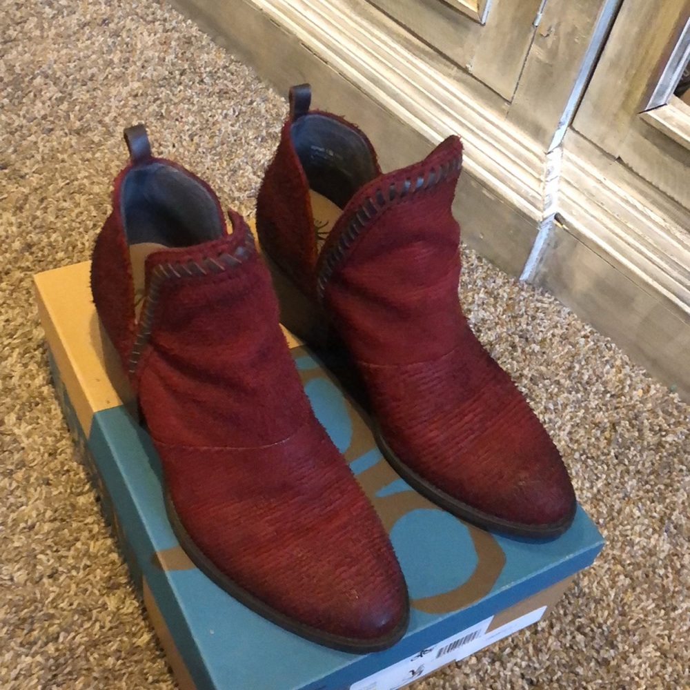Beautiful Red OTBT Boots